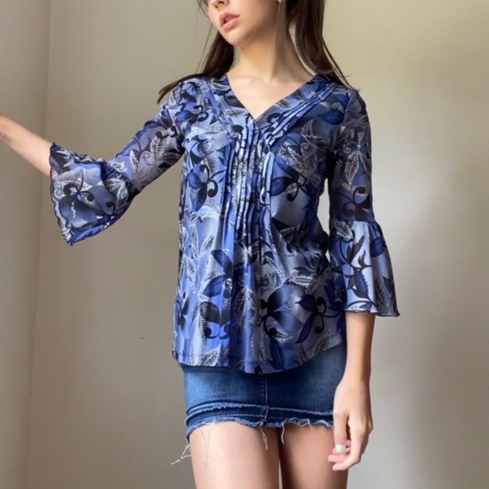 Gorgeous Blue Printed Blouse 🫐🖤 - Picture 1 of 4
